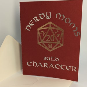 DnD- of RPG-moederdagkaart metallic folie met d20: 'Nerdy Moms Build Character'