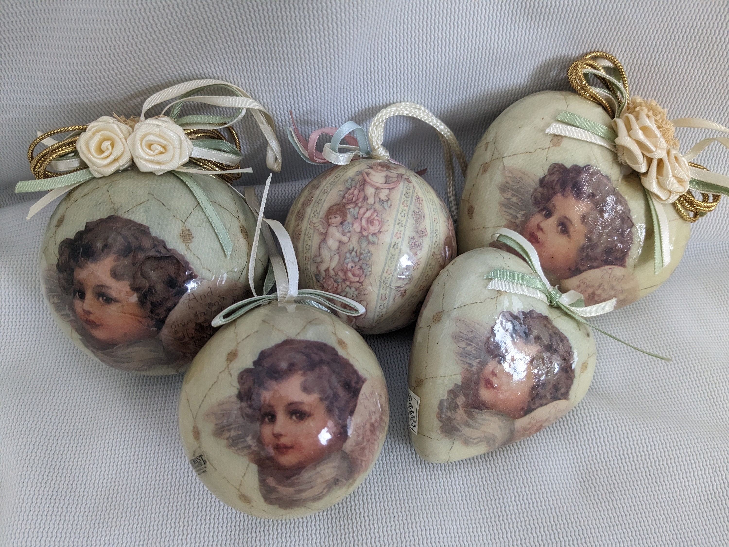 Vintage Set of Victorian Motif Ornaments - Etsy