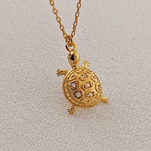 Dainty Gold Tortoise Necklace , Turttle Necklace , Animal Necklace , Animal Jewelry , Gifts For Her , Animal Lover Gifts , Tortoise Pendant
