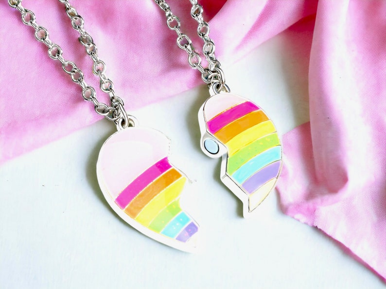 BAMBINI Set di 2 catene per collane dell'amicizia con cuori arcobaleno Migliori amiche per sempre Fantasia Ciondolo magnetico immagine 5