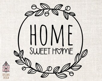 Puede incluir: Ilustración en blanco y negro de una corona de hojas y bayas que rodea las palabras "HOME" y "SWEET HOME".