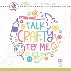 以下が含まれることがあります： 「Talk Crafty To Me」の文字と、グルーガン、パレット、ボタン、ハサミなどのクラフト用品が描かれた、カラフルなデジタルダウンロードグラフィック。白い背景に円形に配置されたデザインです。