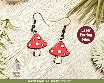 Puede incluir: Pendientes con forma de hongo, con gorros rojos y puntos blancos. Tienen un tallo blanco y ganchos de metal oscuro. La imagen también incluye el texto "Laser Earring Files" y "Digital Download SVG EPS-PDF-DXF".