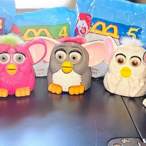 Zapieczętowane zabytkowe zabawki Furby z McDonald's z 1998 r. Happy Meal — nowe w oryginalnym opakowaniu