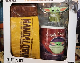 Mandalorian Gift Set – Crew Socks, 12oz Mug, and Keychain