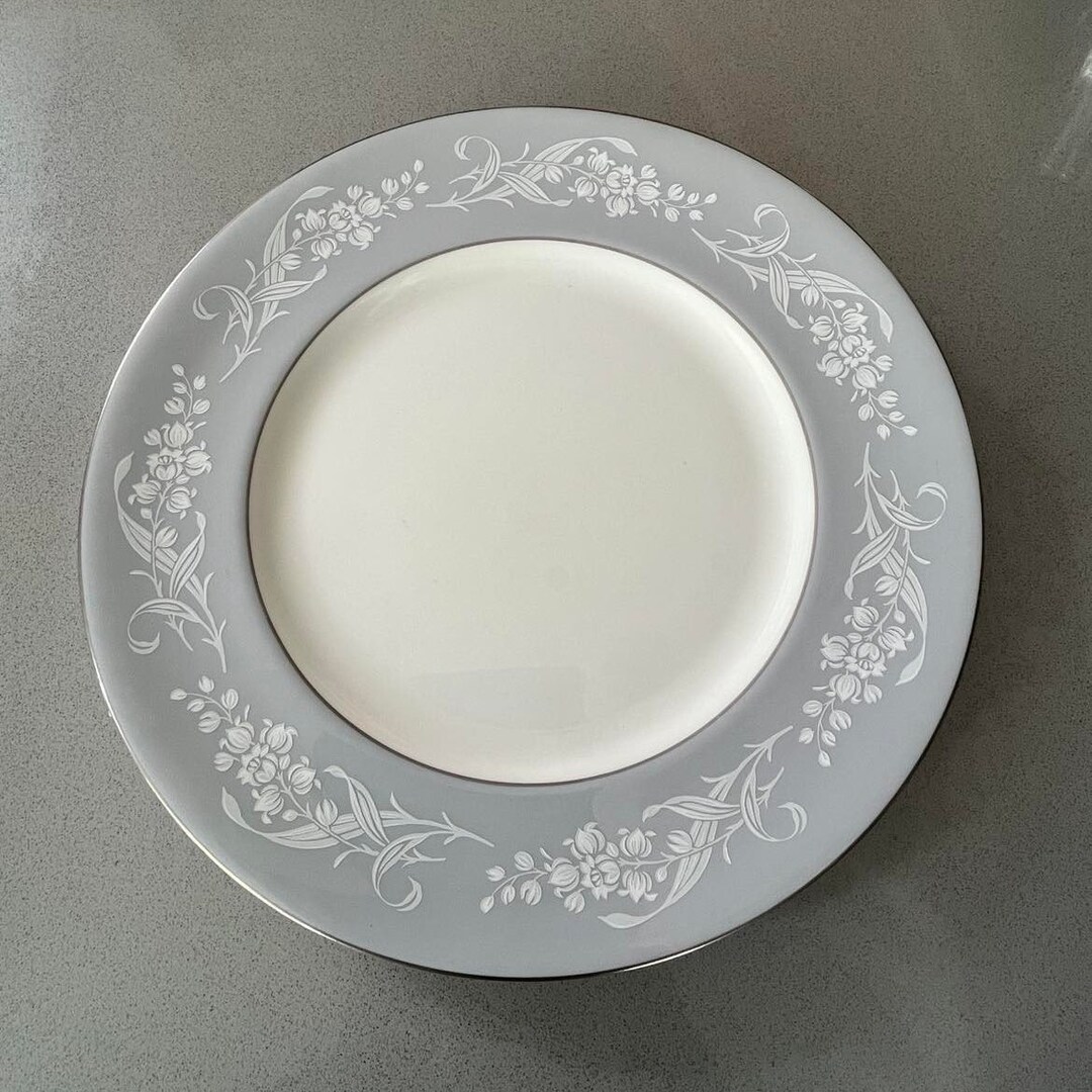 Royal Doulton Valleyfield Set of 2 Dinner Plates Bone China Made in