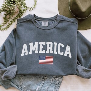 America Sweatshirt Comfort Colors Trendy Varsity Aesthetic Shirt Preppy Beach Minimalist Sweater Gift 4th of July Shirt USA Patriotic tshirt