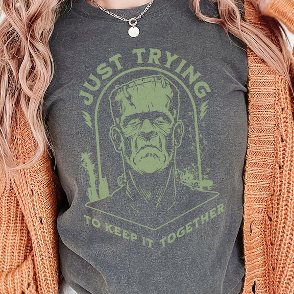 Camiseta Frankenstein ORIGINAL Comfort Colors, camiseta "Solo tratando de mantenerlo unido", divertida camiseta de Halloween, temporada espeluznante