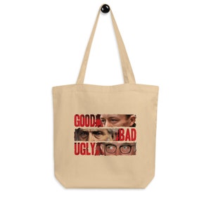 Peut inclure: Un sac fourre-tout beige avec un motif graphique rouge et blanc représentant trois visages d'hommes et les mots "GOOD BAD UGLY".