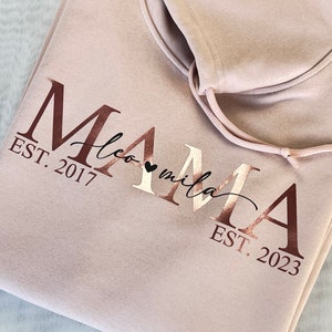 Mama Hoodie personalisiert mit Namen der Kinder und Geburtsjahr perfekt für den Muttertag, Babyshower oder zur Geburt Geschenke für Sie Bild 1