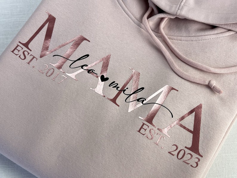 Mama Hoodie personalisiert mit Namen der Kinder und Geburtsjahr perfekt für den Muttertag, Babyshower oder zur Geburt Geschenke für Sie Bild 3