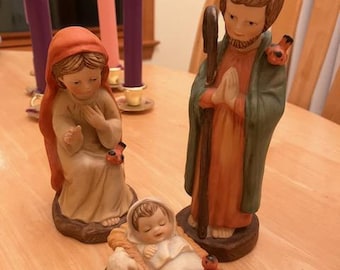 Nacimiento de 3 piezas de bisqué/Jesús, María y José con figuras de pájaros adjuntas/Hecho en Taiwán