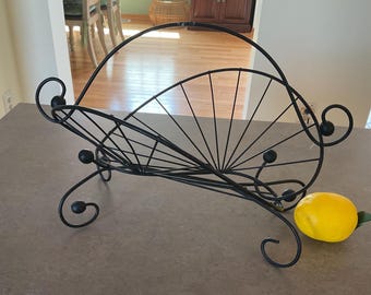 Vintage metal wire basket/rack/holder MCM  14.5 inches in length/magazine rack