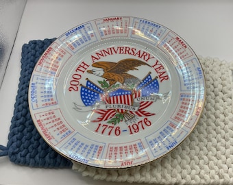 Vintage 200th Anniversary Year decorative porcelain plate Spencer Gifts 1976 calendar with gold rim  9.25 inches in diameter.