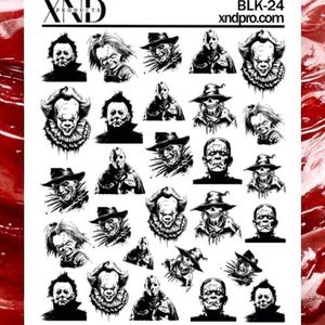 Puede incluir: Una hoja de pegatinas en blanco y negro con varios personajes de películas de terror. La hoja incluye imágenes de Pennywise, Michael Myers, Freddy Krueger y otras figuras de terror icónicas. El texto "XND PRODUCTS" y "BLK-24 xndpro.com" son visibles.