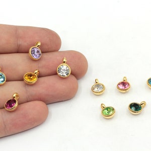 7 x 10 mm 24k 光沢のある金メッキ CZ マイクロパヴェ誕生石チャーム、小さな誕生石チャーム、誕生石ブレスレットチャーム、金メッキ金具、ZC537