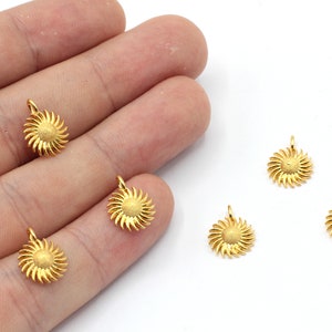 10x13mm 24k Shiny Gold Plated Mini Sun Charm, Sun Bracelet Charm, Tiny Sun, Gold Sun Charm, Celestial Charm, Gold Plated Findings, GD623