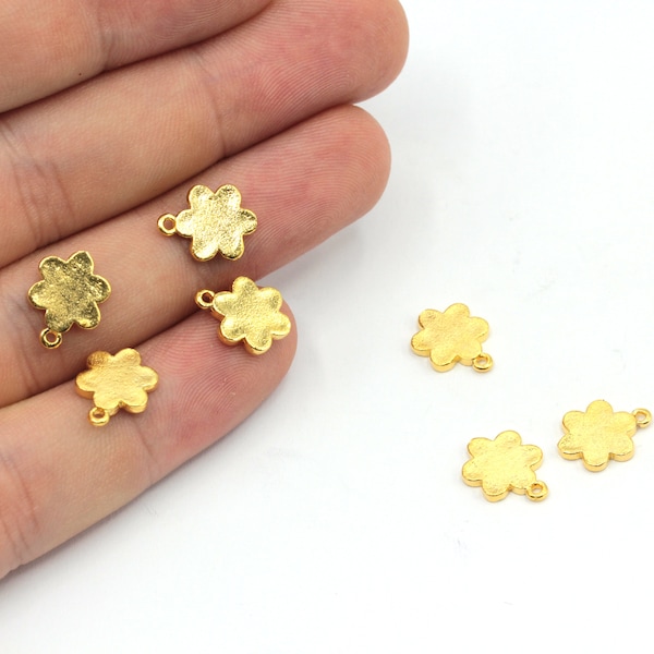 9x12mm 24k Shiny Gold Tiny Daisy Charm, Daisy Pendant, Flower Charm, Gold Daisy Beads, Daisy Bracelet Charm, Gold Plated Findings, GD136