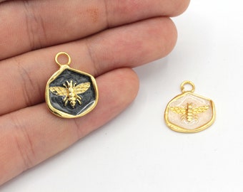17x20mm 24k Shiny Gold Enamel Bea Charm, Bee Medallion Charm, Gold Bee Charm, Animal Charm, Lucky Charm, Gold Plated Findings, GD354