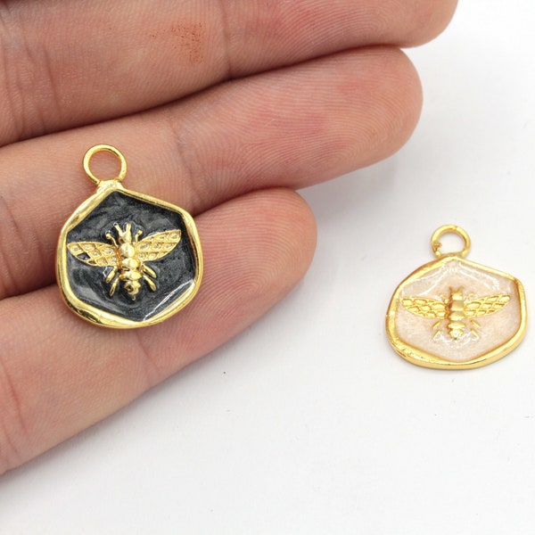 17x20mm 24k Shiny Gold Enamel Bea Charm, Bee Medallion Charm, Gold Bee Charm, Animal Charm, Lucky Charm, Gold Plated Findings, GD354