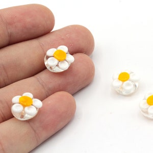 12mm Hand Made Murano Glass Daisy Beads, Murano Daisy Charm, Murano Flower Beads,Clover Beads,Tiny Murano Charms,Murano Glass Findings MRN26