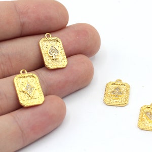 11 x 17 mm 24k Błyszczące Złoto Platerowane Karty Do Gry, Wisiorek z Mikro Brukiem CZ Karty Do Gry, Urok Las Vegas, Wisiorek Poker, Złocone Elementy