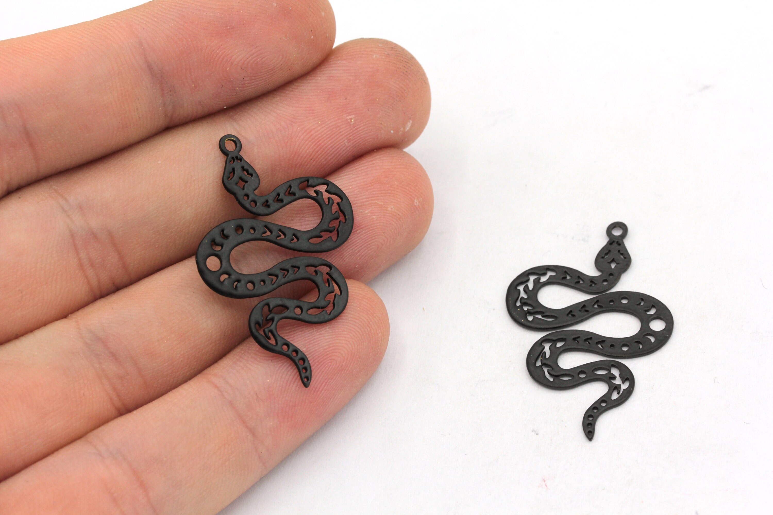 20x39mm Black Snake Charm, Black Animal Pendant, Black Snake
