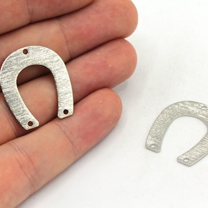 Charm en forma de U texturizado bañado en rodio de 22 x 25 mm, Charm geométrico, Charm texturizado, Colgante para aretes, Accesorio para aretes, Accesorios de rodio, RWR472