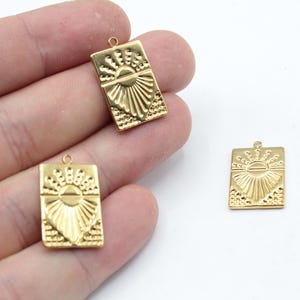 18K Gold Stainless Steel Sun Medallion Pendant, Sunshine Charm, Gold Sun Charm, Celestial Charm, Necklace Pendant, DIY Jewelry Findings