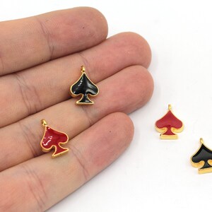 10 x 13 mm 24k Brilhante Ouro Banhado Pequeno Pingente de Espadas, Pingente de Espadas Esmaltado, Pingentes de Las Vegas, Pingente de Carta de Baralho, Achados Banhados a Ouro, GD025