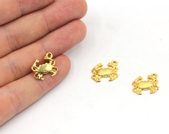 15 x 16 mm 24k 光沢のある金メッキのミニクラブチャーム、ビーチチャーム、金のクラブペンダント、海の生物チャーム、ブレスレットチャーム、金メッキの金具、GD498