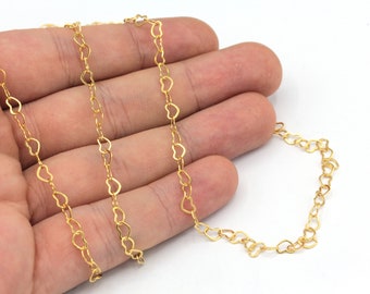 Catena a forma di cuore piccolo placcata in oro lucido 24k da 4 x 6 mm, catena a maglie a cuore, catena saldata in oro, catena sfusa, catena in oro, catena placcata in oro, TM011