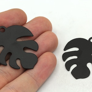 33x38mm Black Sycamore Leaf Charm, Leaves Charm, Black Leaf Charm, Leaf Earring, Black Charm, Earring Findings, Black Plated Findings, MJ381