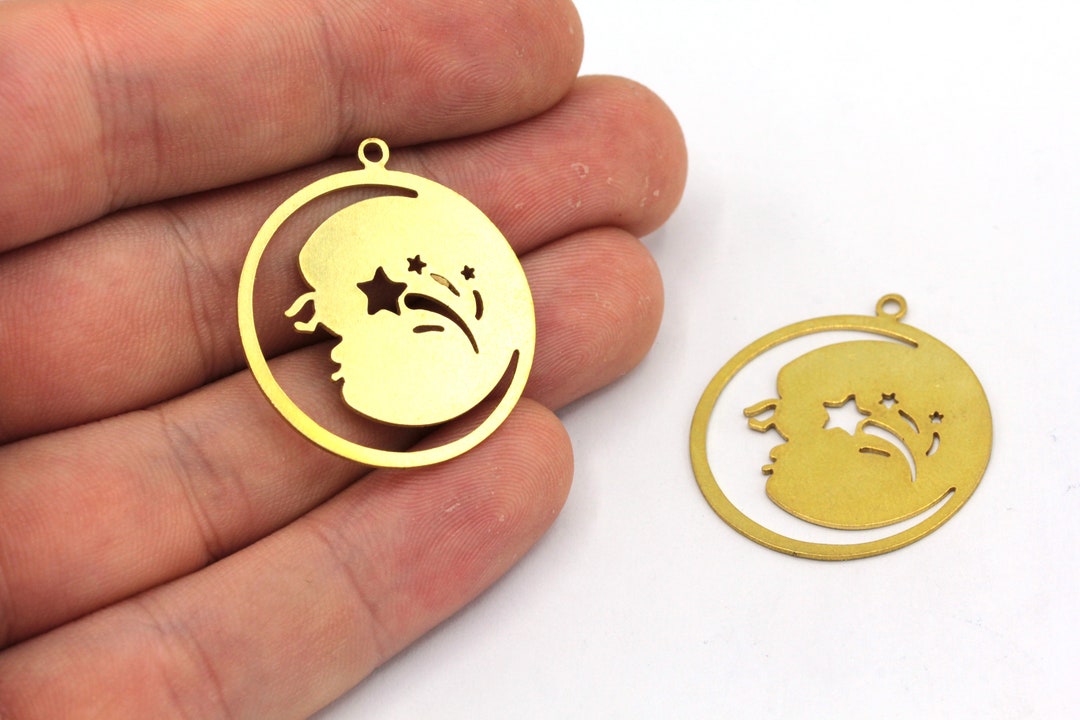 アクセサリー momokonekochan 28x30mm Raw Brass Moon Charm, Celestial Pendant, Laser Moon