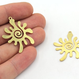 27x32mm Raw Brass Sun Charm, Sunshine Charm, Celestial Pendant, Laser Cut Charm, Earring Pendant, Earring Finding, Brass Findings, MJ345