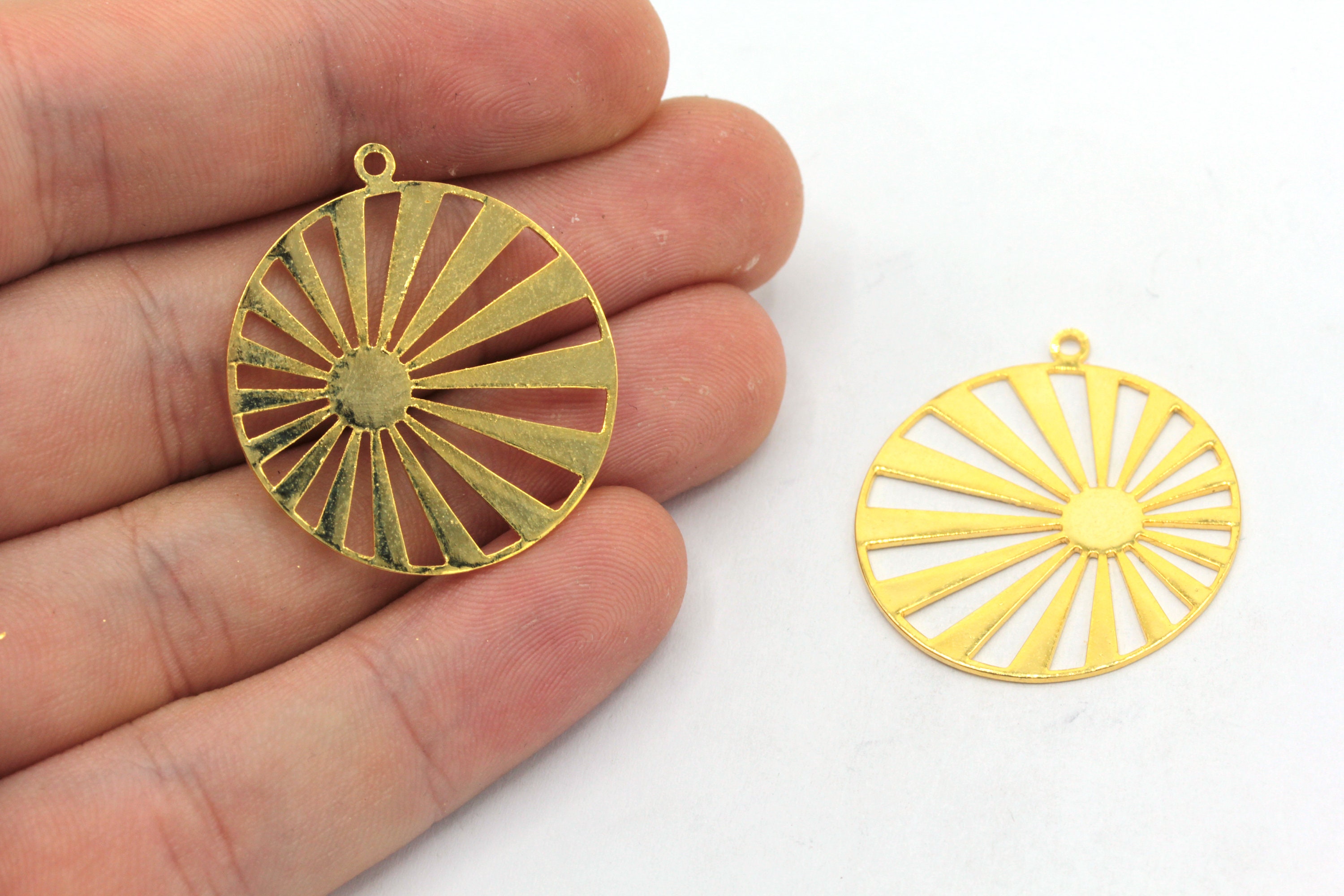 アクセサリー Sun 27x30mm Brass Round Sun Charm, Sunny Charm, Sunburst Pendant