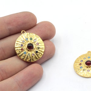 24 x 27 mm 24k glänsande guldpläterad CZ mikrobelagd medaljong med färgglad sten som stjärntecken sjunger, berlock med astrologi, stjärnteckenberlock, guldpläterade fynd