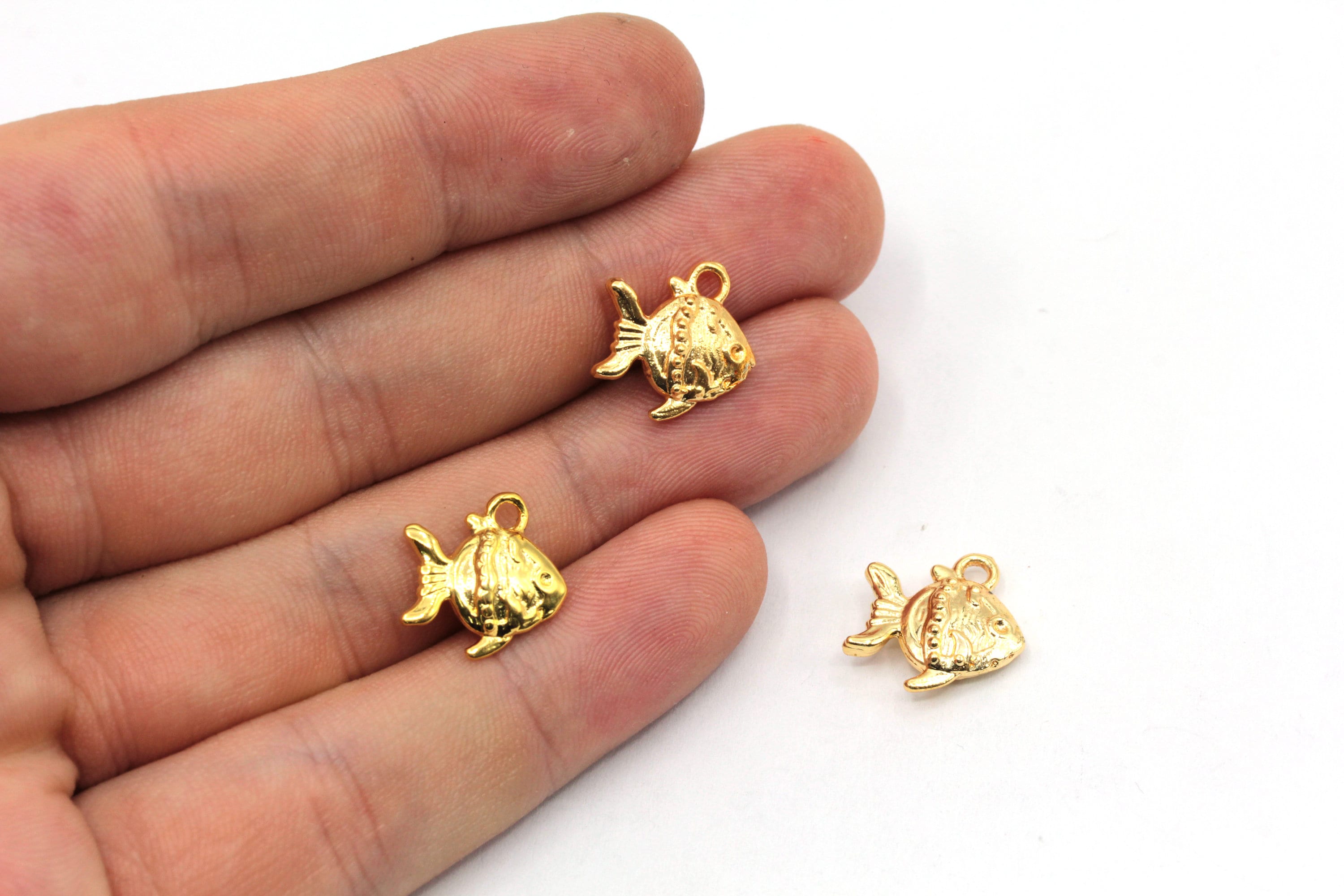 miu miu 金魚チャーム 14x15mm Rhodium Plated Mini Fish Charm, Fish Pendant, Sea