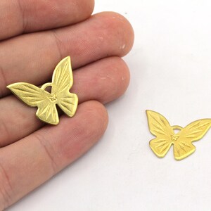17x23mm Raw Brass Patterned Butterfly Charm, Animal Pendat, Mini Butterfly Charm, Flying Charm, Earring Pendant, Brass Findings, BM234