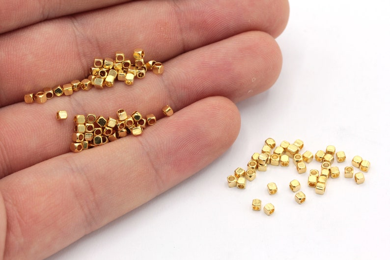 50 piezas 2mm 24k cuentas de cubo de oro brillante, cuentas espaciadoras de cubo, cuentas geométricas, conector de pulsera, dijes de pulsera, hallazgos chapados en oro, GD300 imagen 1