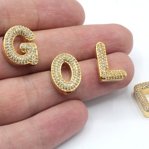 18mm 24k glanzend vergulde CZ Micro Pave Balloon Letter Charm, Pave Letter Charm, Gold Letter Hanger, Initial Charm, Vergulde bevindingen