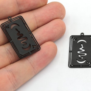 Amuleto de cartão de cobra preta 18x31mm, pingente de cartão de tarô, pingentes de brinco preto, pingente de laser, resultados de brinco, achados banhados a preto, BM277