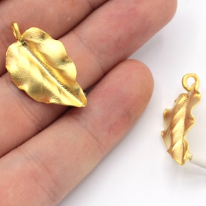 15x28mm Matt Gold Leaf Earring Stud, Leaf Ear Post, Earring Connector, Leaf Ear Post, Earring Findings, Matt Gold Plated Earrings, EG019