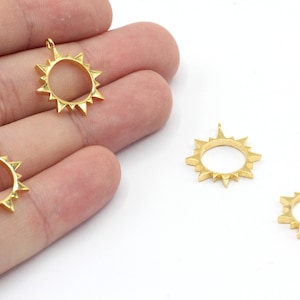 18x20mm 24k Shiny Gold Plated Sun Charm, Sunburst Charm, Gold Sun Charm, Celestial Charm, Sunny Charm, Necklace Charm, Gold Plated Findings