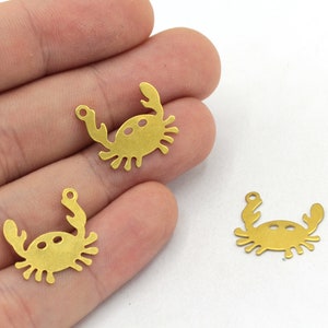 15x18mm Raw Brass Crab Charm, Animal Pendant, Tiny Crab Charm, Crab Bracelet Charm, Earring Pendants, Earring Finding, Brass Findings, RW291