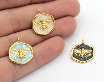 17x19mm 24k Shiny Gold Enamel Bee Charm, Bee Medallion Charm, Gold Bee Charm, Animal Charm, Lucky Charm, Gold Plated Findings, GD658