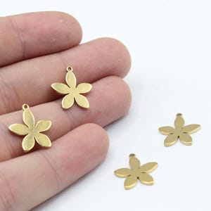 18K Gold Stainless Steel Tiny Flower Charm, Gold Flower Charm, Mini Floral Pendant, Bracelet Charm, Steel Charm, Stainless Steel Findings