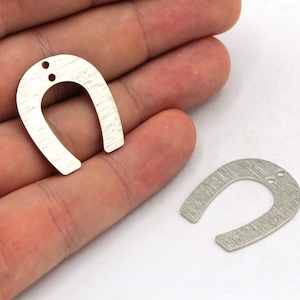 Charm en forma de U texturizado bañado en rodio de 22 x 25 mm, Charm geométrico, Charm texturizado, Colgante para aretes, Accesorio para aretes, Accesorios de rodio, RWR473