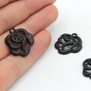 22mm Schwarz Vergoldete Rose Blume Anhänger, Rosen Anhänger, Schwarze Blume Anhänger, Schwarz Plattiertes Zubehör, GD174