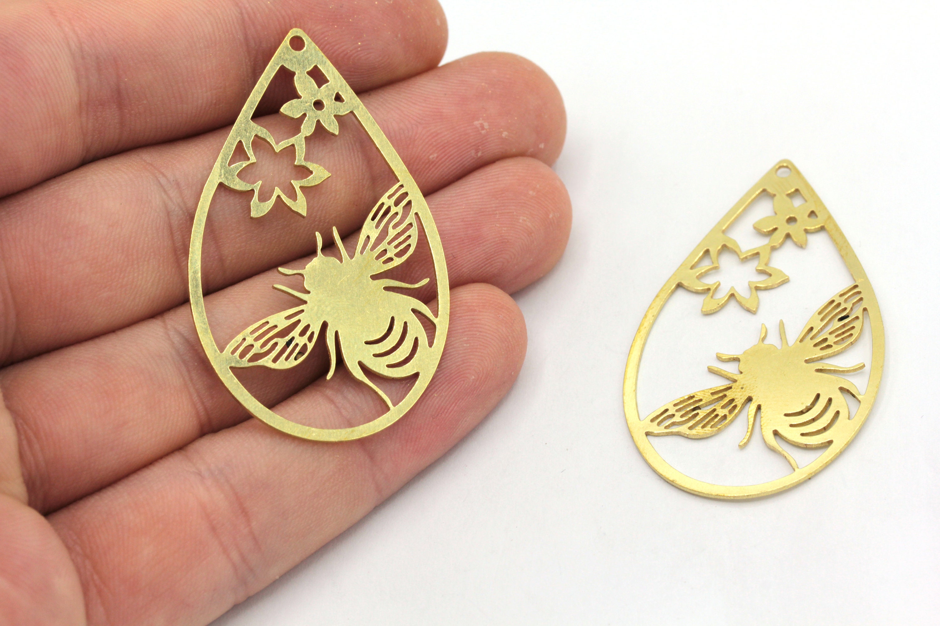 28x47mm Brass Drop With Bee Charm, Tear Drop Charm, Bee 28x47mm Brass Drop With Bee Charm, Tear Drop Charm, Bee